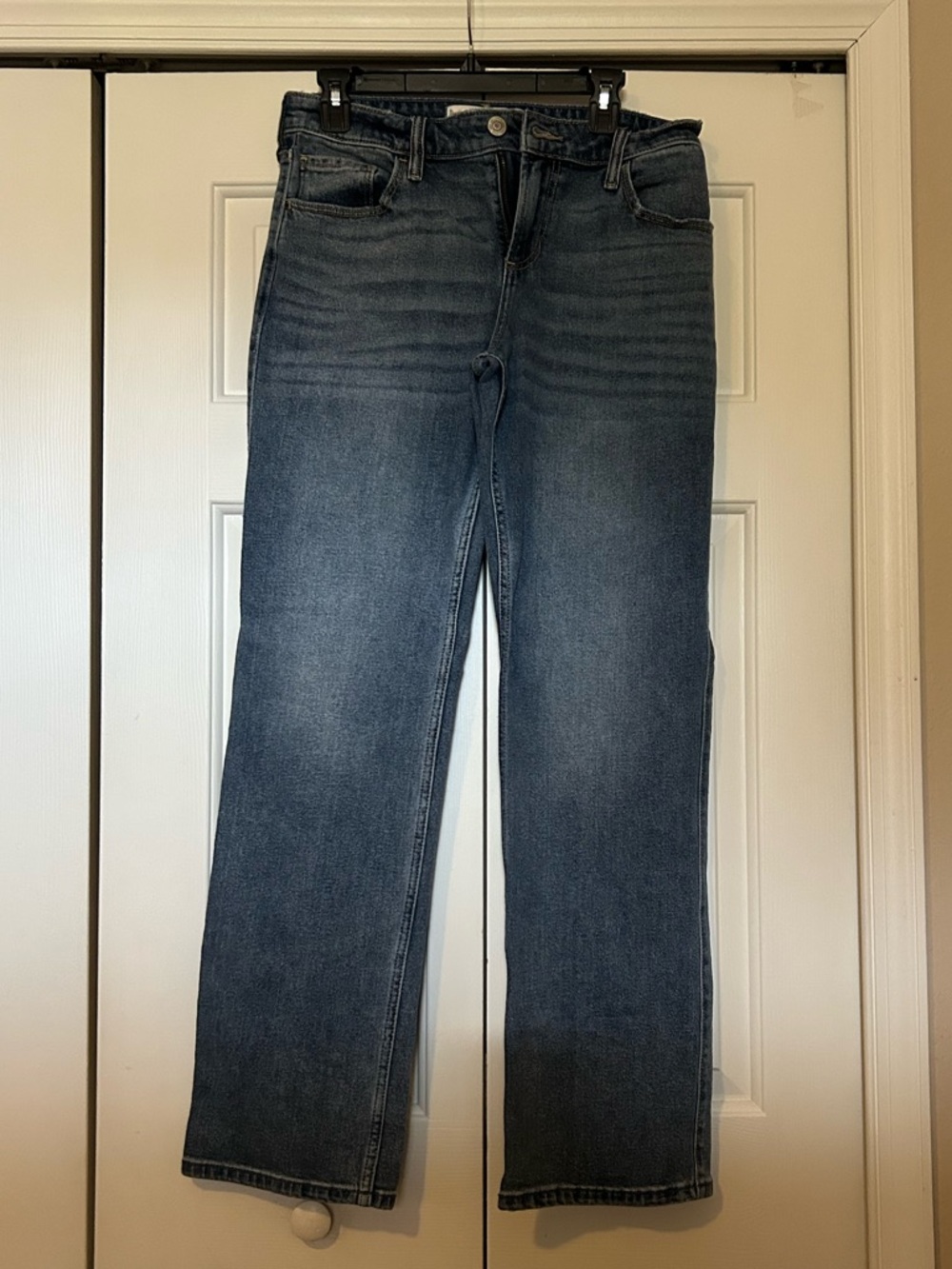Hollister Mid-Rise Straight-Leg Jeans in Dark Blue Wash